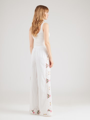 Essentiel Antwerp - Perna larga Calças 'JANAI' em branco