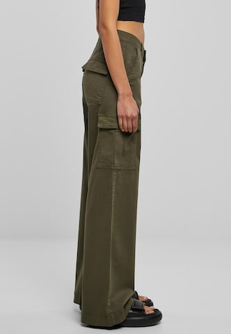 Wide leg Pantaloni cargo di Urban Classics in verde