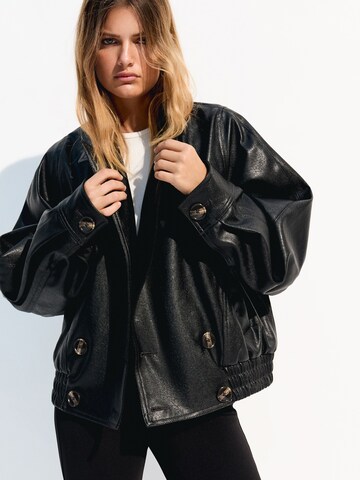 Veste mi-saison Bershka en noir : devant
