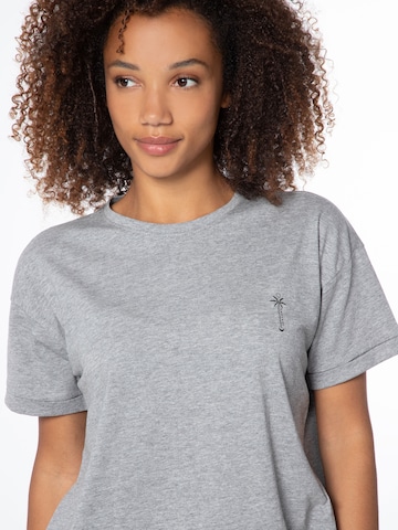 PROTEST Shirt 'POLLY' in Grijs