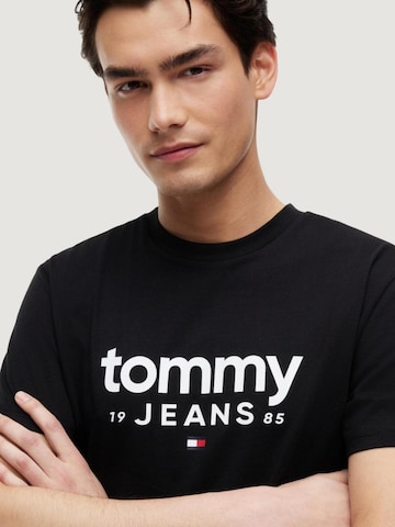 Maglietta 'DM0DM23376' di Tommy Jeans in nero