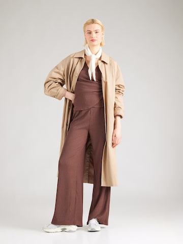 ABOUT YOU Loosefit Kalhoty 'Emina' – červená