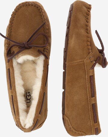 UGG Huisschoenen 'Dakota' in Bruin