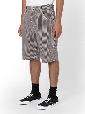 DICKIES Regular Shorts 'Hickory' in Braun