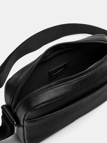 Geantă de umăr de la Pull&Bear pe negru