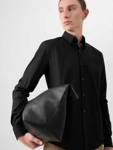 Calvin Klein Regular Fit Paita 'Essential' värissä musta