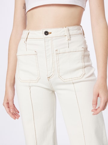 Cotton On גזרת פעמון ג'ינס בלבן