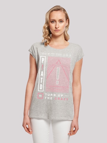 F4NT4STIC T-Shirt 'Panic At The Disco Turn Up The Crazy' in Grau: predná strana