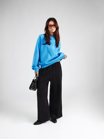 WEEKDAY Sweatshirt 'Viva' in Blauw