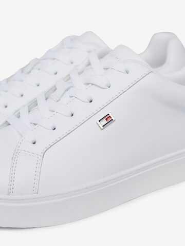 Baskets basses TOMMY HILFIGER en blanc