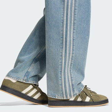 ADIDAS ORIGINALS Loosefit Džíny 'Firebird' – modrá