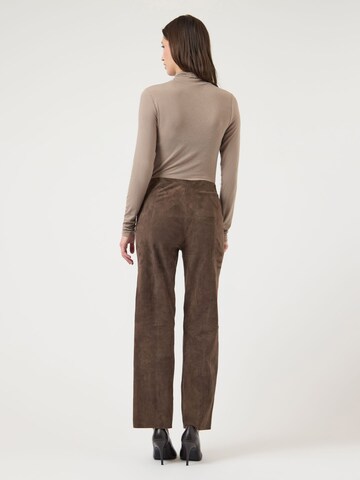YAS - Loosefit Pantalón 'THEA ' en marrón