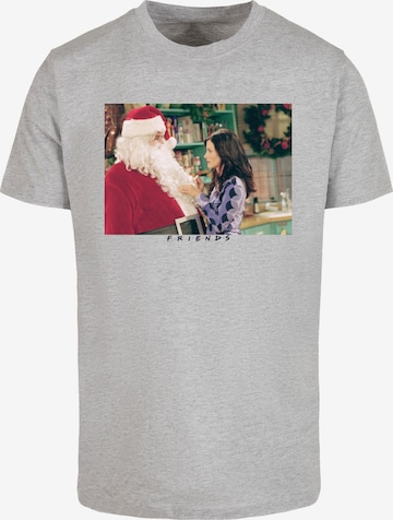 ABSOLUTE CULT Shirt 'Friends - Santa Chandler' in Grijs: voorkant