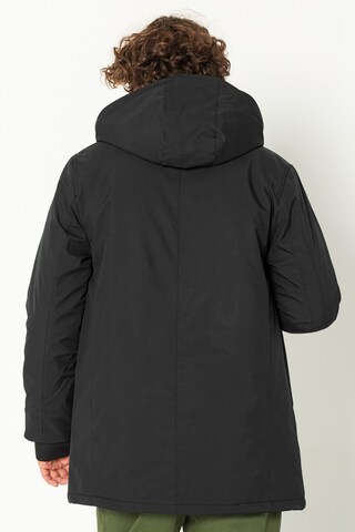 Ron Tomson Winterjacke, Model trägt Größe M in Schwarz