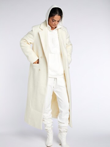 Loosefit Pantaloni 'Embroidered shell sweatpants' di BARRYAN in bianco