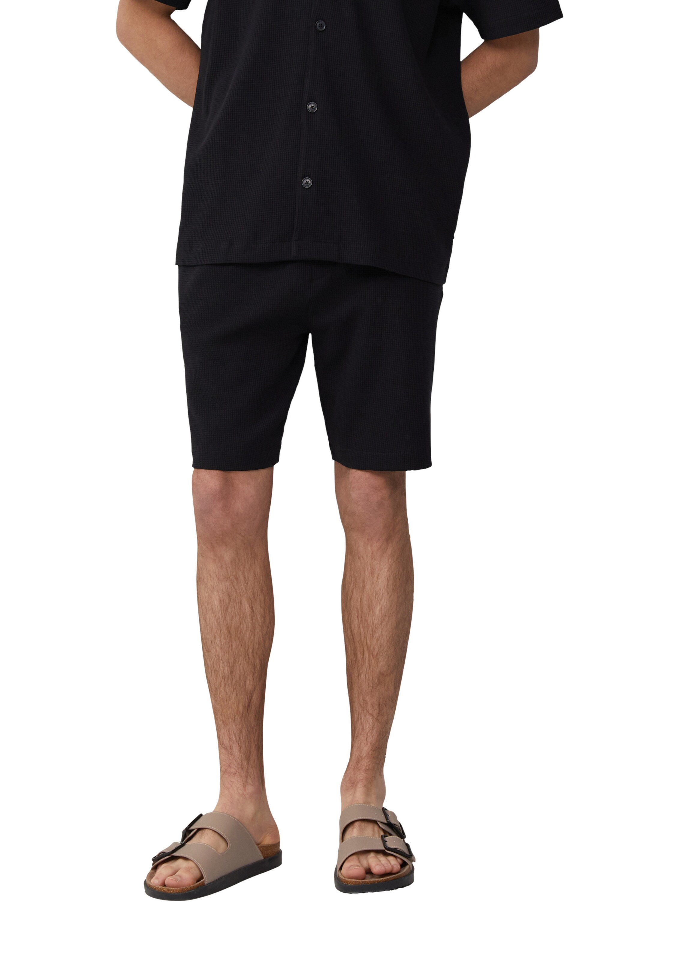 QS Regular Shorts in Schwarz: Vorderseite