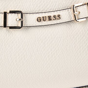 GUESS Schultertasche 'Dovie' in Weiß