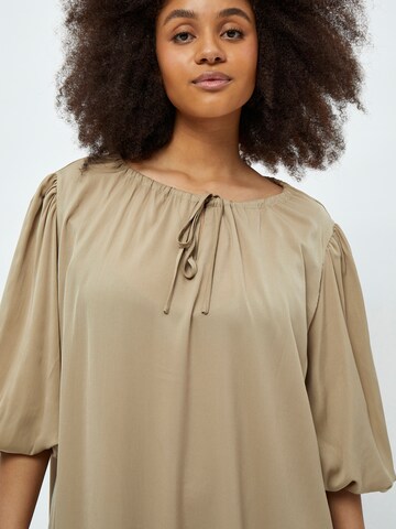 Robe Peppercorn en beige