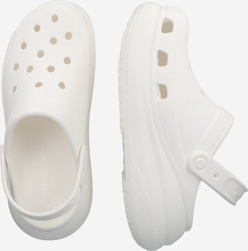 Saboţi 'Classic Crush' de la Crocs pe alb