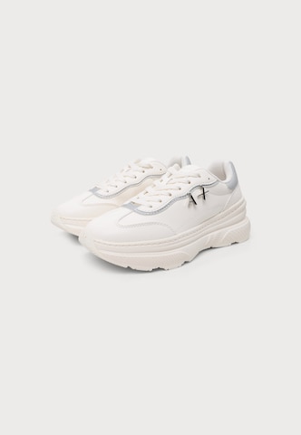 ARMANI EXCHANGE Sneakersy niskie w kolorze biały