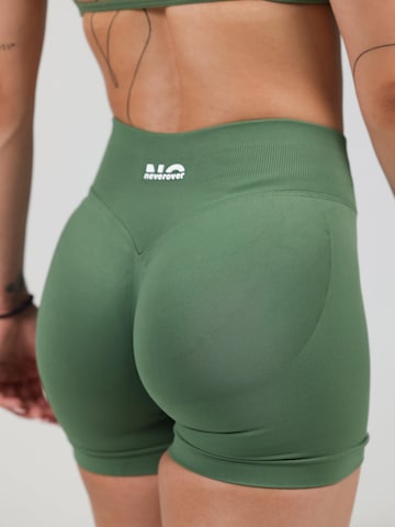neverover Regular Sportbyxa 'Hue Shorts' i grön