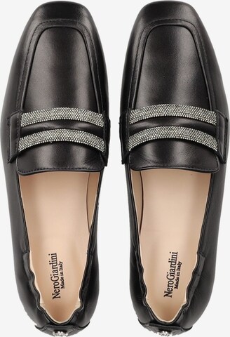 Nero Giardini Classic Flats in Black