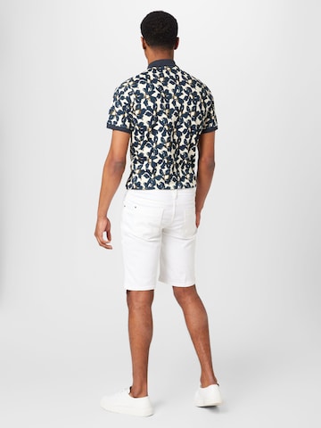 BLEND Regular Shorts in Weiß