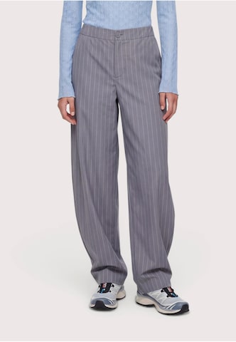 Wide leg Pantaloni con piega frontale 'Zoya' di OH APRIL in grigio: frontale