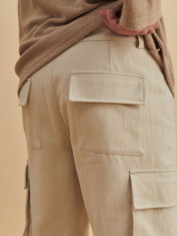 DAN FOX APPAREL Tapered Cargobroek 'Hasan' in Beige