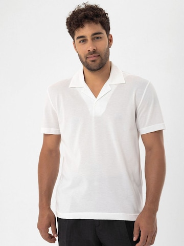 Tricou de la Dandalo pe alb: față