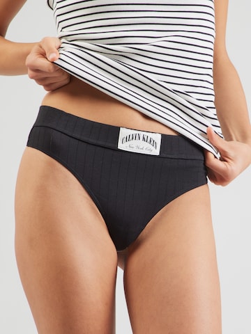 Tanga de la Calvin Klein Underwear pe negru: față