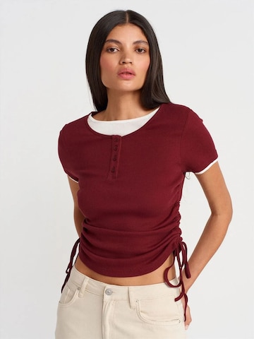 T-shirt Dilvin en rouge : devant
