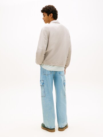 Tommy Jeans Демисезонная куртка в Серый