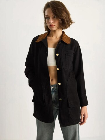 Giacca di mezza stagione di Bianco Lucci in nero: frontale