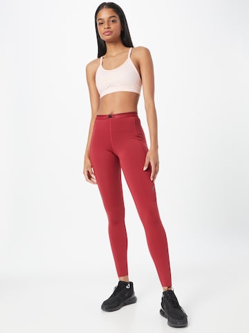 NIKE - Skinny Pantalón deportivo 'DIVISION' en rojo