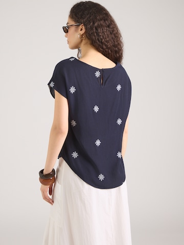 Hailys Pusero 'Fa44rine' värissä sininen