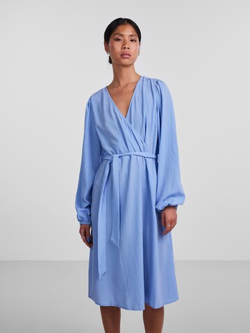 Robe PIECES en bleu