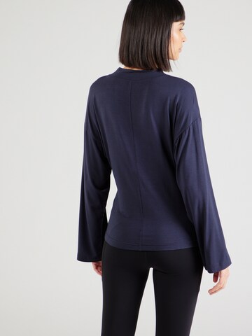 CURARE Yogawear Performance Shirt in Blue