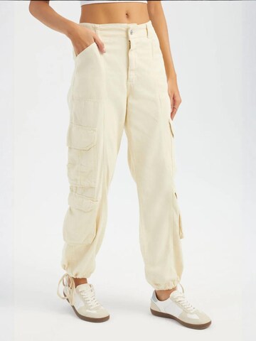 Hiccup - Tapered Calças cargo em bege: frente