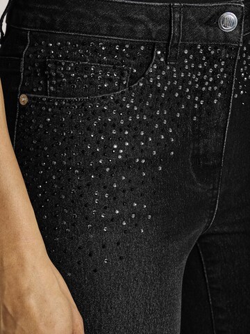MADELEINE Tapered Jeans in Zwart