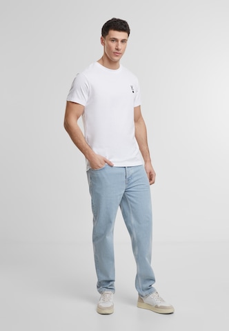 Tricou de la Miss Tee pe alb