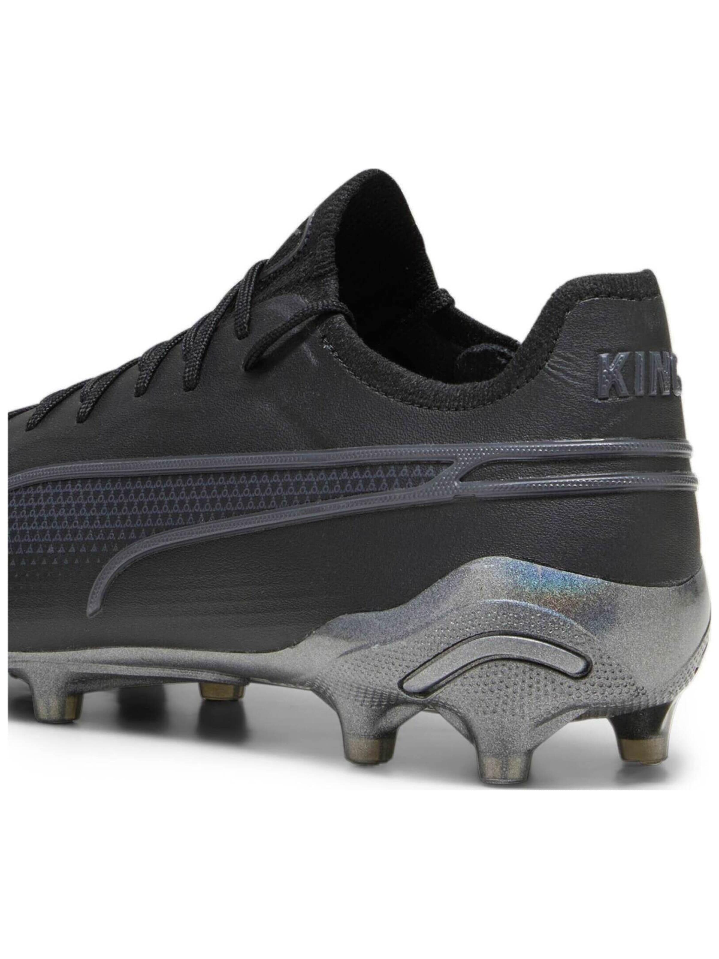 PUMA Soccer shoe 'Puma King Ultimate FG AG' in Black