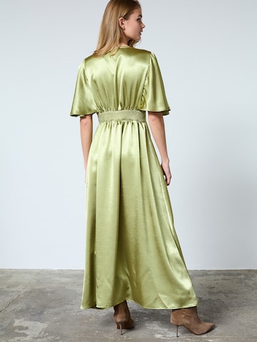 SISTERS POINT Платье 'GISELA' в Зеленый