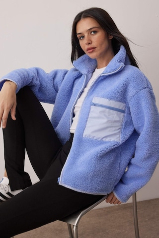 Veste en polaire Trendyol en bleu : devant