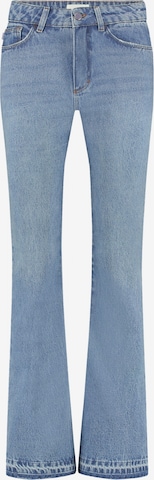 Fabienne Chapot Flared Jeans 'Pleunie' in Blauw: voorkant