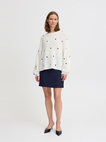 Pull-over 'OTIKI' b.young en blanc