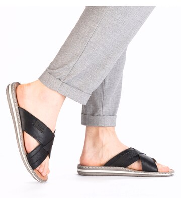 Mule Rieker en noir : devant