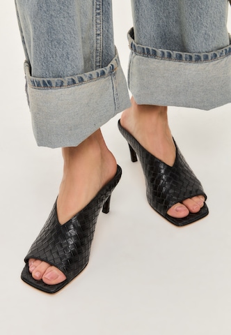 CESARE GASPARI Pantolette in Schwarz