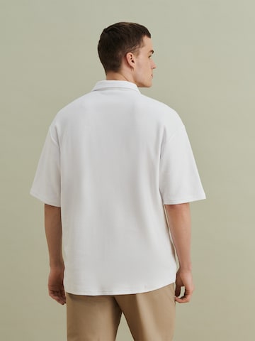 DAN FOX APPAREL قميص 'Justin' بلون أبيض