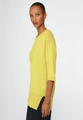 Pull-over include en jaune